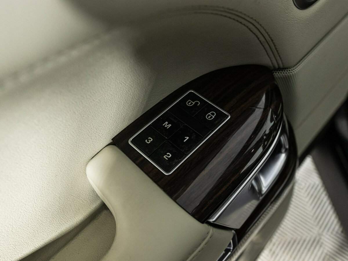 Land Rover Range Rover с пробегом — 2015 год. Фото: #16