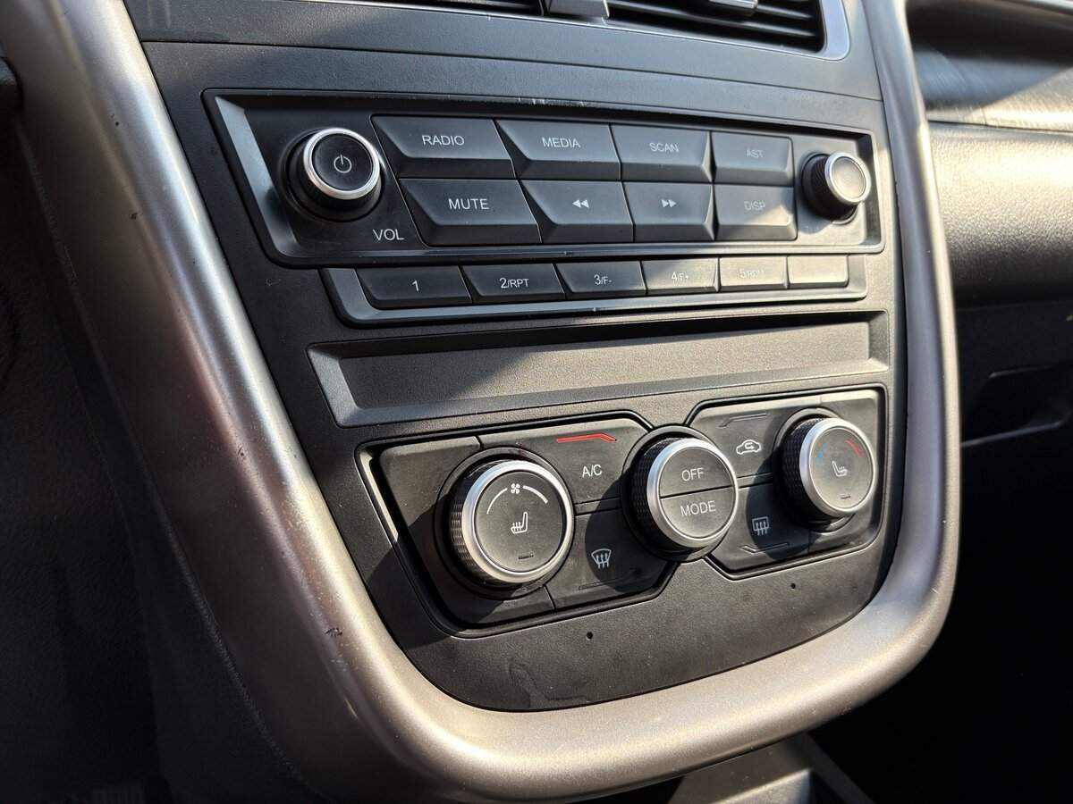 FAW Besturn X80 с пробегом — 2020 год. Фото: #17