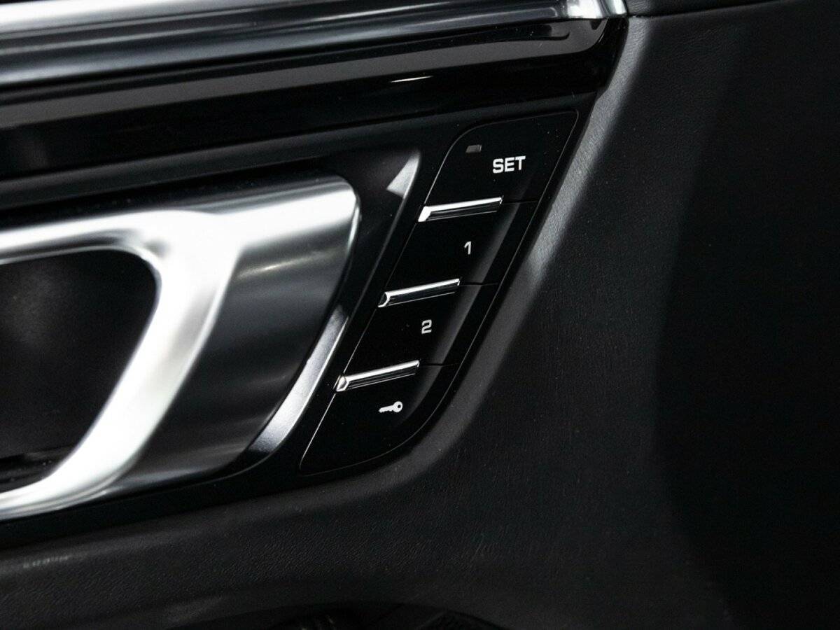 Porsche Macan с пробегом — 2014 год. Фото: #18