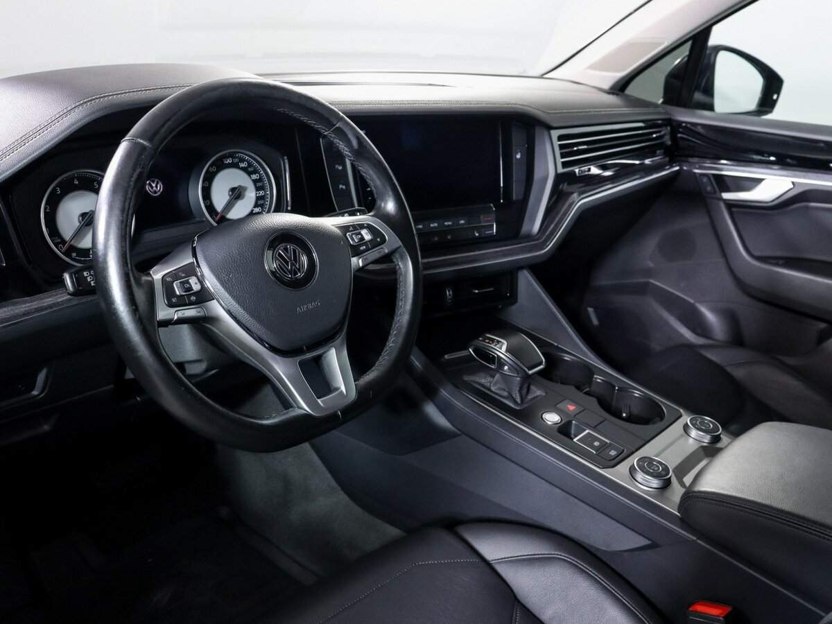Volkswagen Touareg с пробегом — 2018 год. Фото: #8