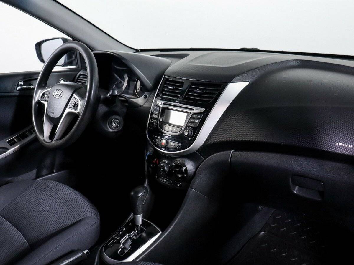 Hyundai Solaris с пробегом — 2011 год. Фото: #6