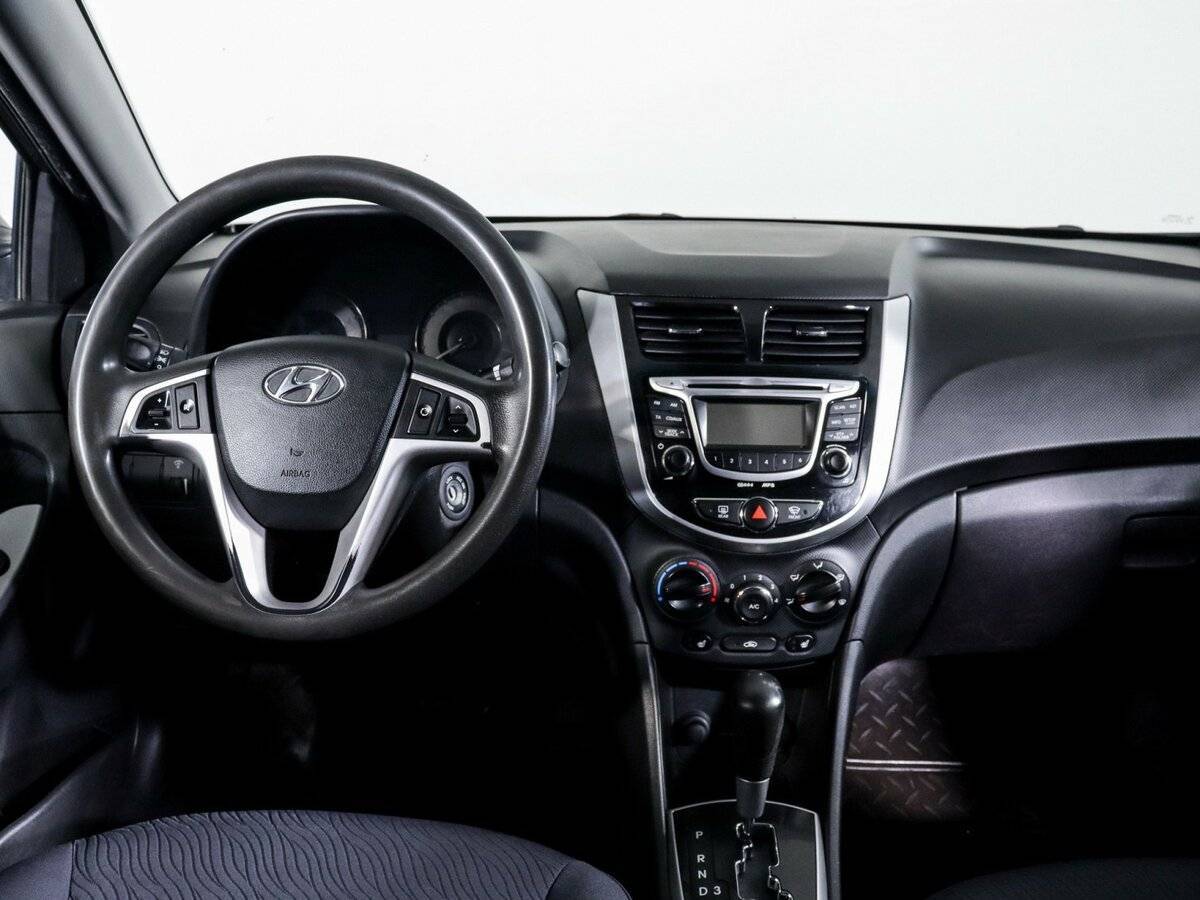 Hyundai Solaris с пробегом — 2011 год. Фото: #9