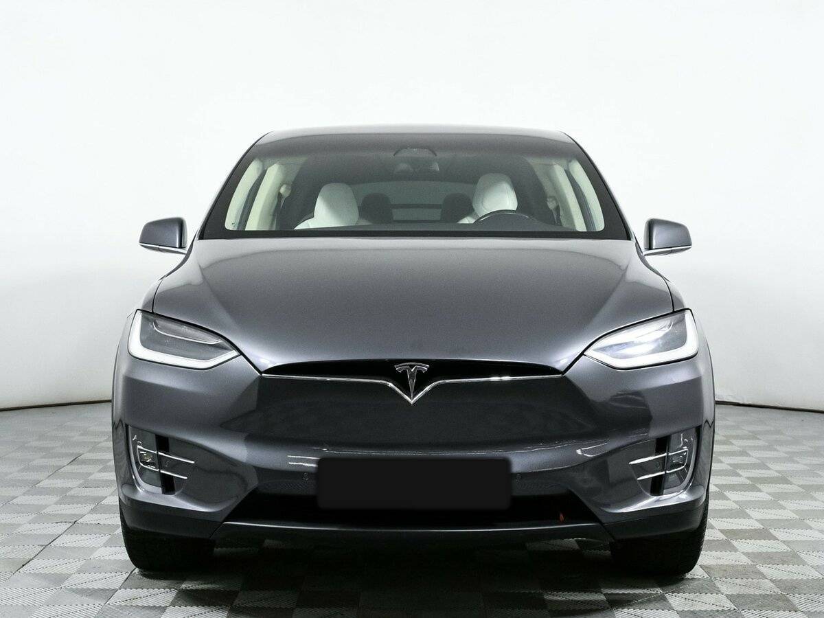 Tesla Model X с пробегом — 2018 год. Фото: #4