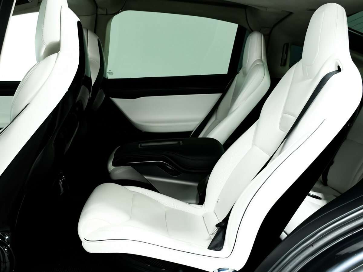 Tesla Model X с пробегом — 2018 год. Фото: #32