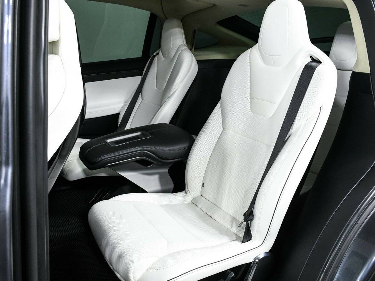 Tesla Model X с пробегом — 2018 год. Фото: #36