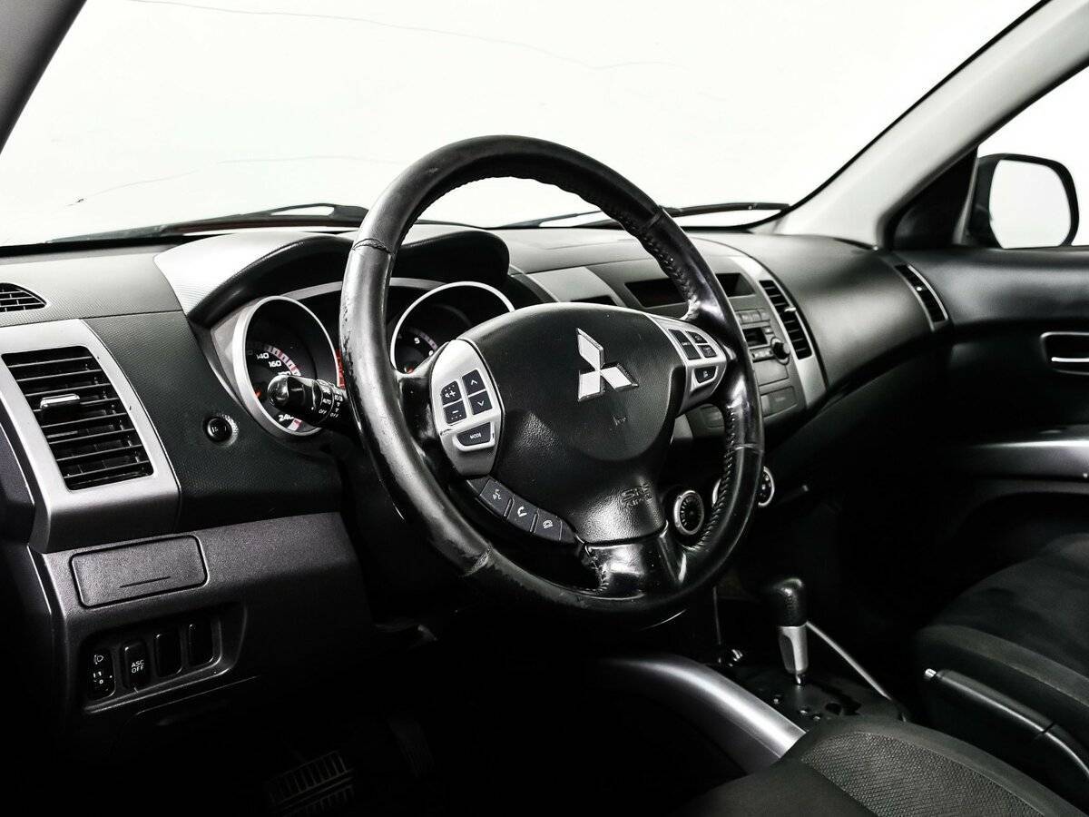 Mitsubishi Outlander с пробегом — 2008 год. Фото: #12