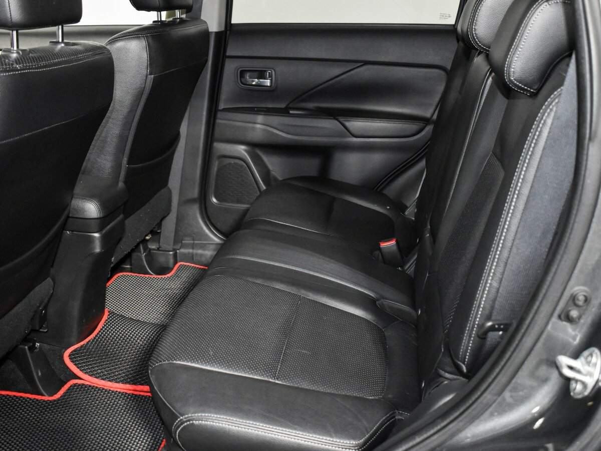 Mitsubishi Outlander с пробегом — 2014 год. Фото: #11