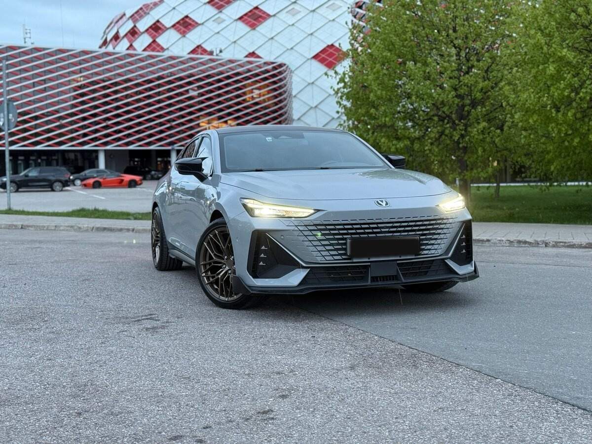 Changan UNI-V с пробегом — 2024 год. Фото: #1