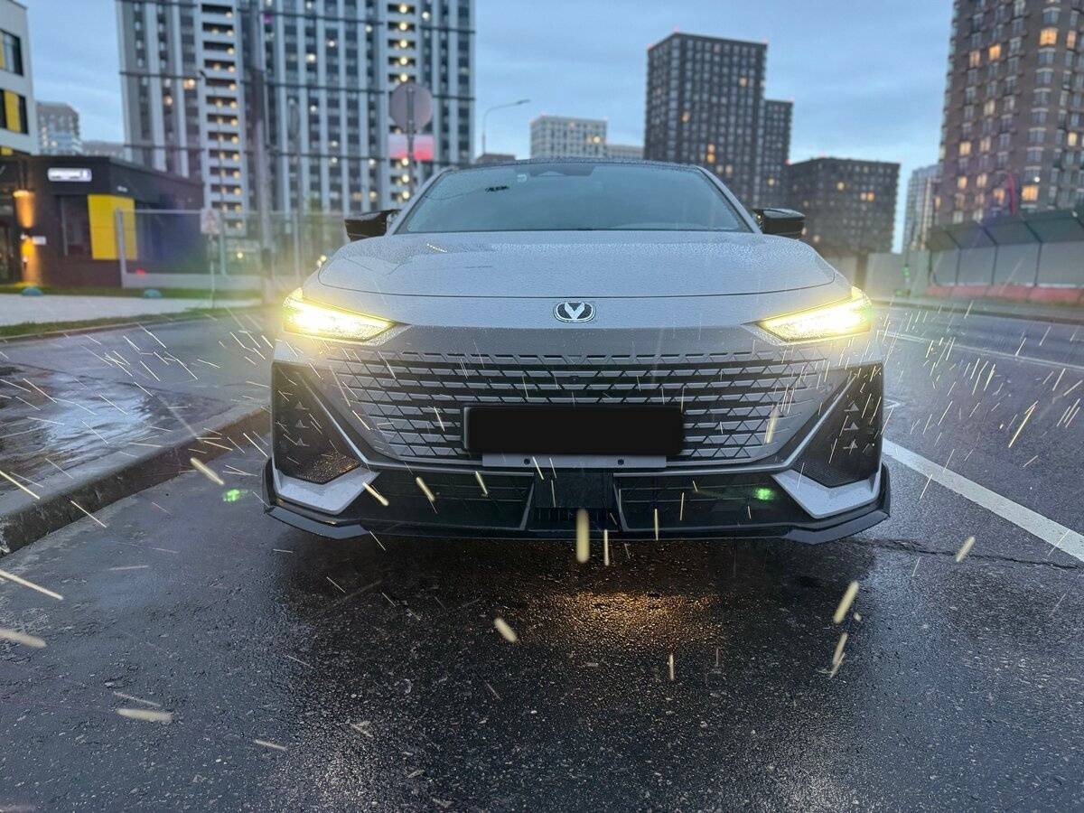 Changan UNI-V с пробегом — 2024 год. Фото: #2