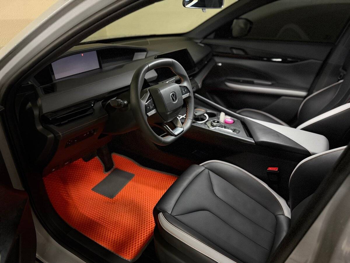 Changan UNI-V с пробегом — 2024 год. Фото: #16