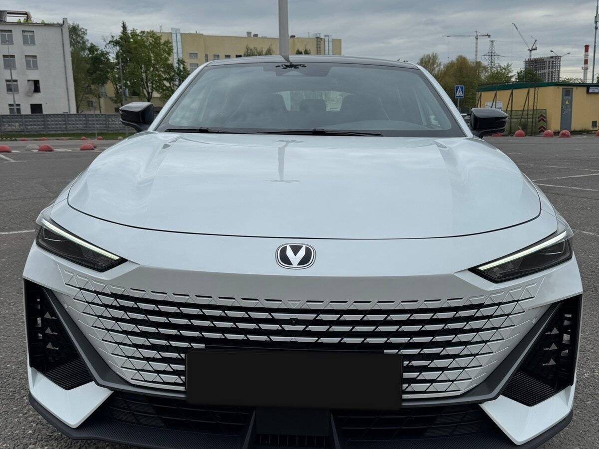 Changan UNI-V с пробегом — 2024 год. Фото: #1