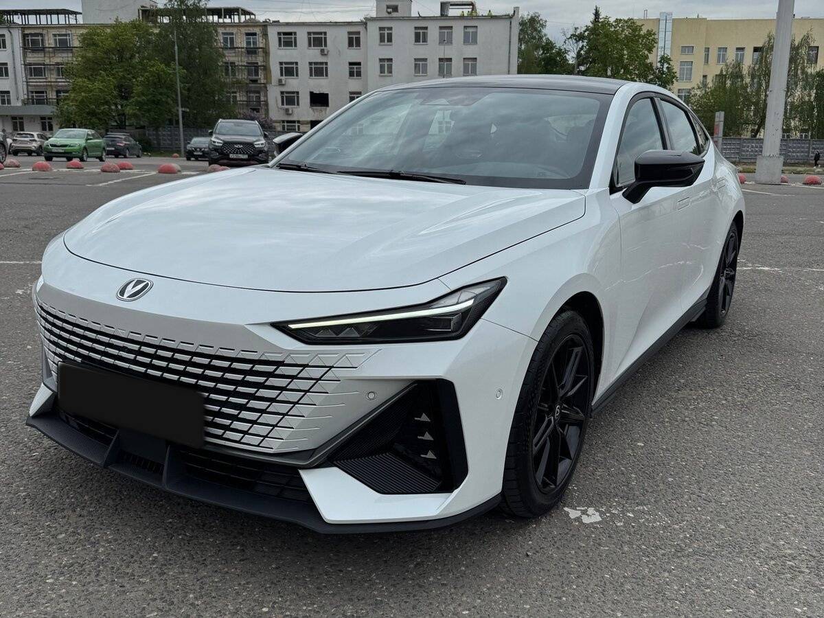 Changan UNI-V с пробегом — 2024 год. Фото: #2