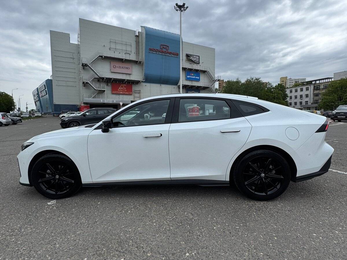 Changan UNI-V с пробегом — 2024 год. Фото: #4