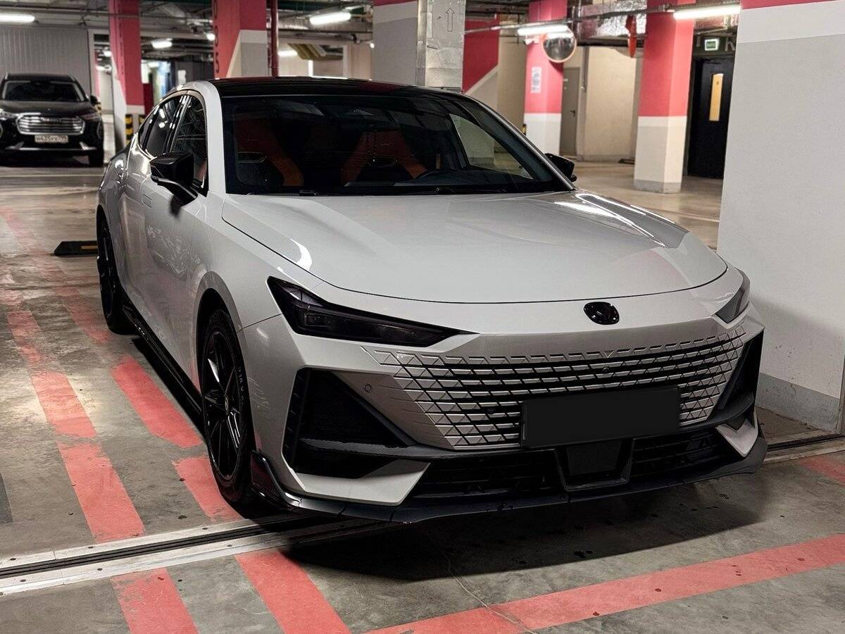 Changan UNI-V с пробегом — 2024 год. Фото: #1