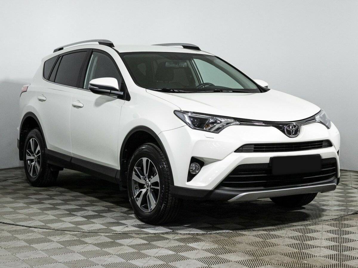 Toyota RAV4 с пробегом — 2017 год. Фото: #2