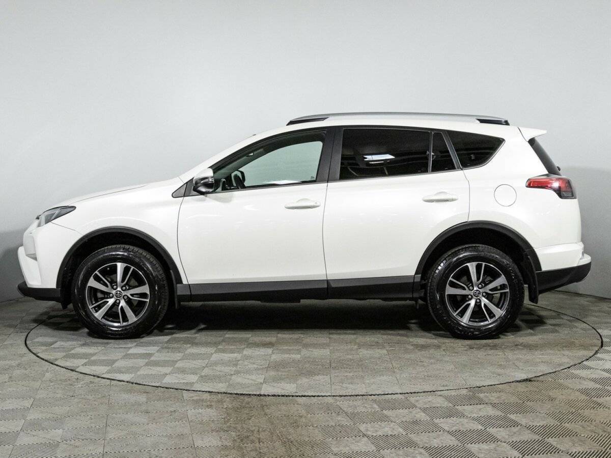 Toyota RAV4 с пробегом — 2017 год. Фото: #7