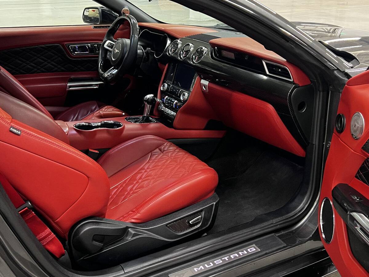 Ford Mustang с пробегом — 2016 год. Фото: #10