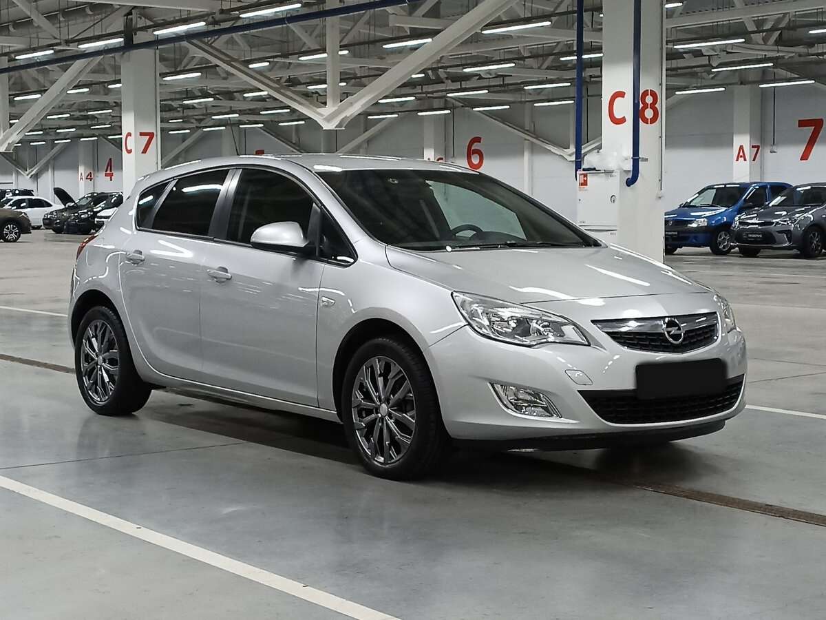 Opel Astra с пробегом — 2011 год. Фото: #2