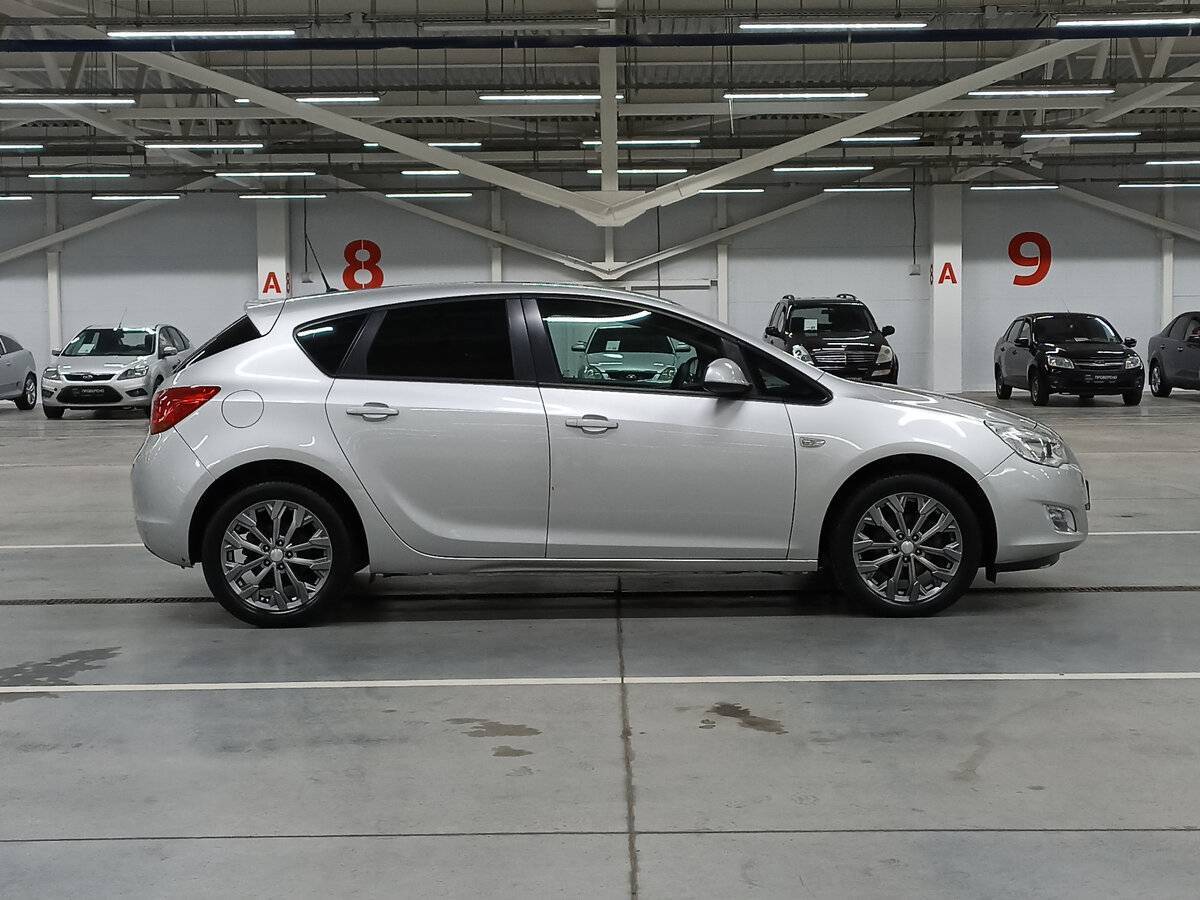 Opel Astra с пробегом — 2011 год. Фото: #3