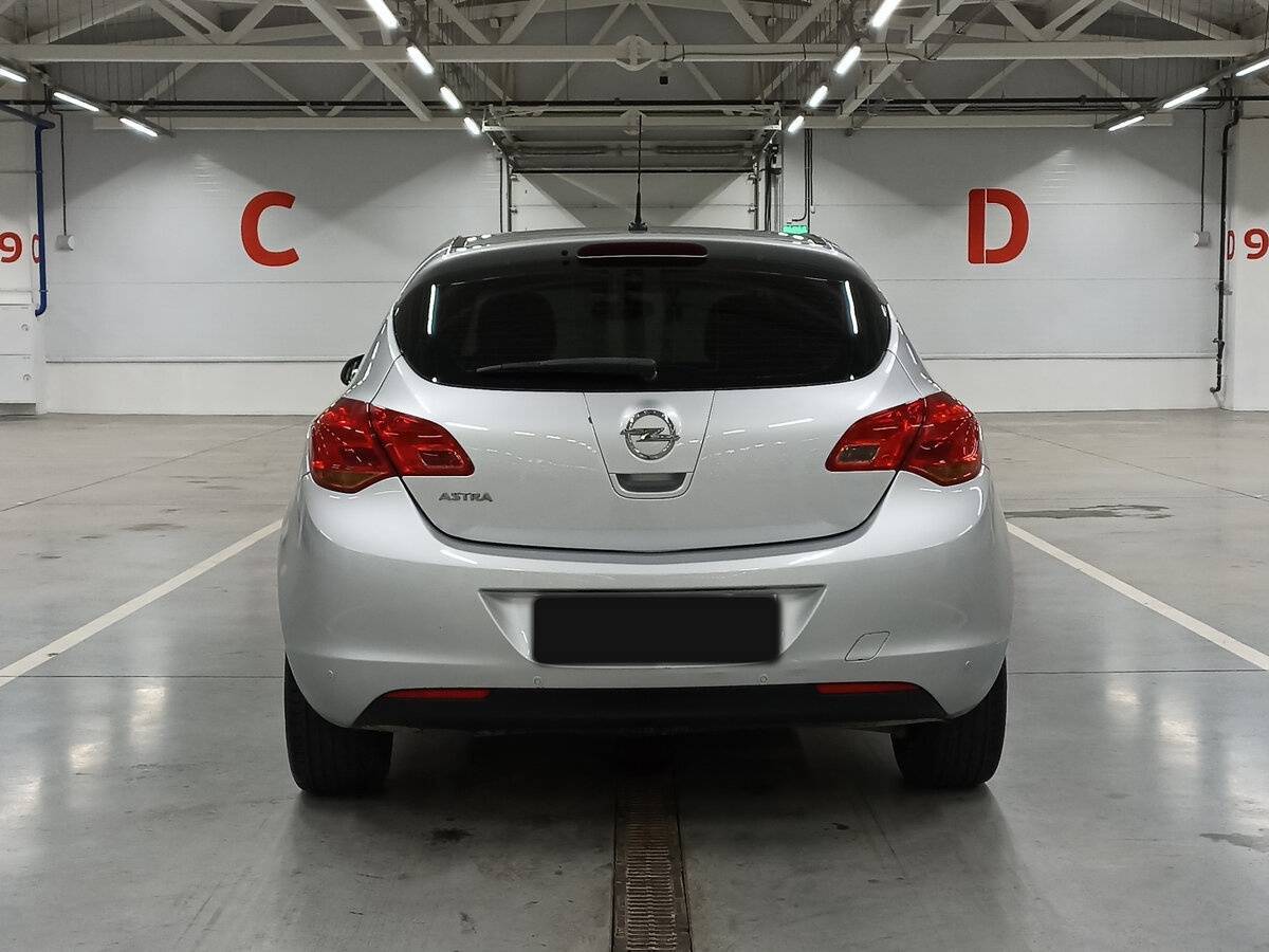 Opel Astra с пробегом — 2011 год. Фото: #5