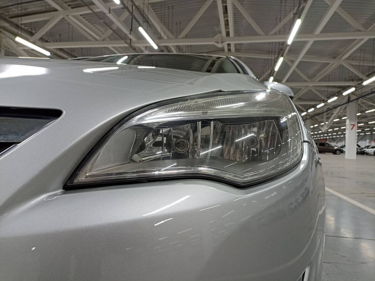 Opel Astra с пробегом — 2011 год. Фото: #16