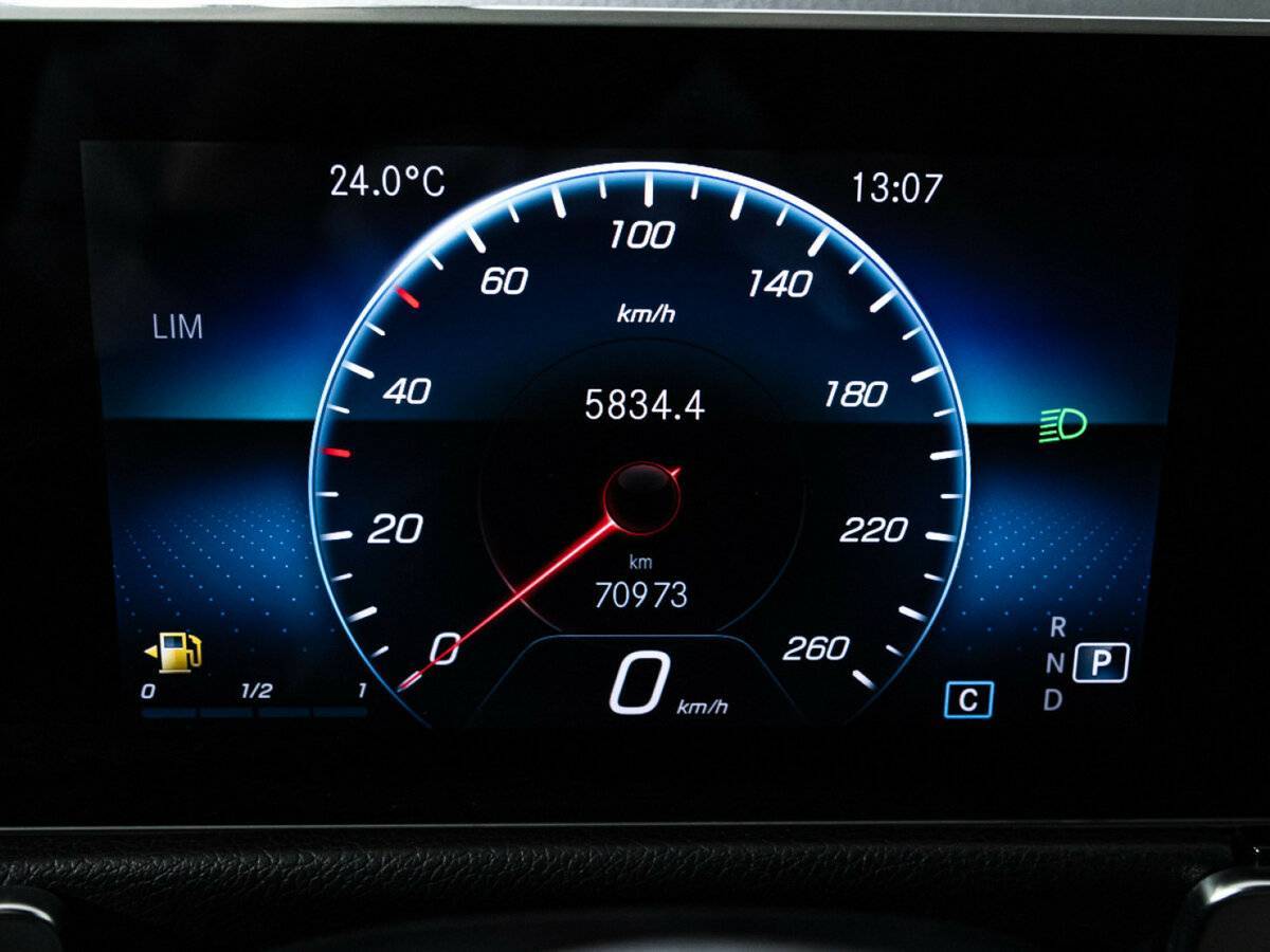 Mercedes-Benz GLB с пробегом — 2020 год. Фото: #11