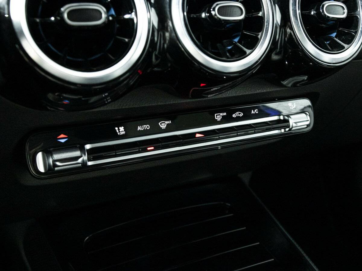 Mercedes-Benz GLB с пробегом — 2020 год. Фото: #18