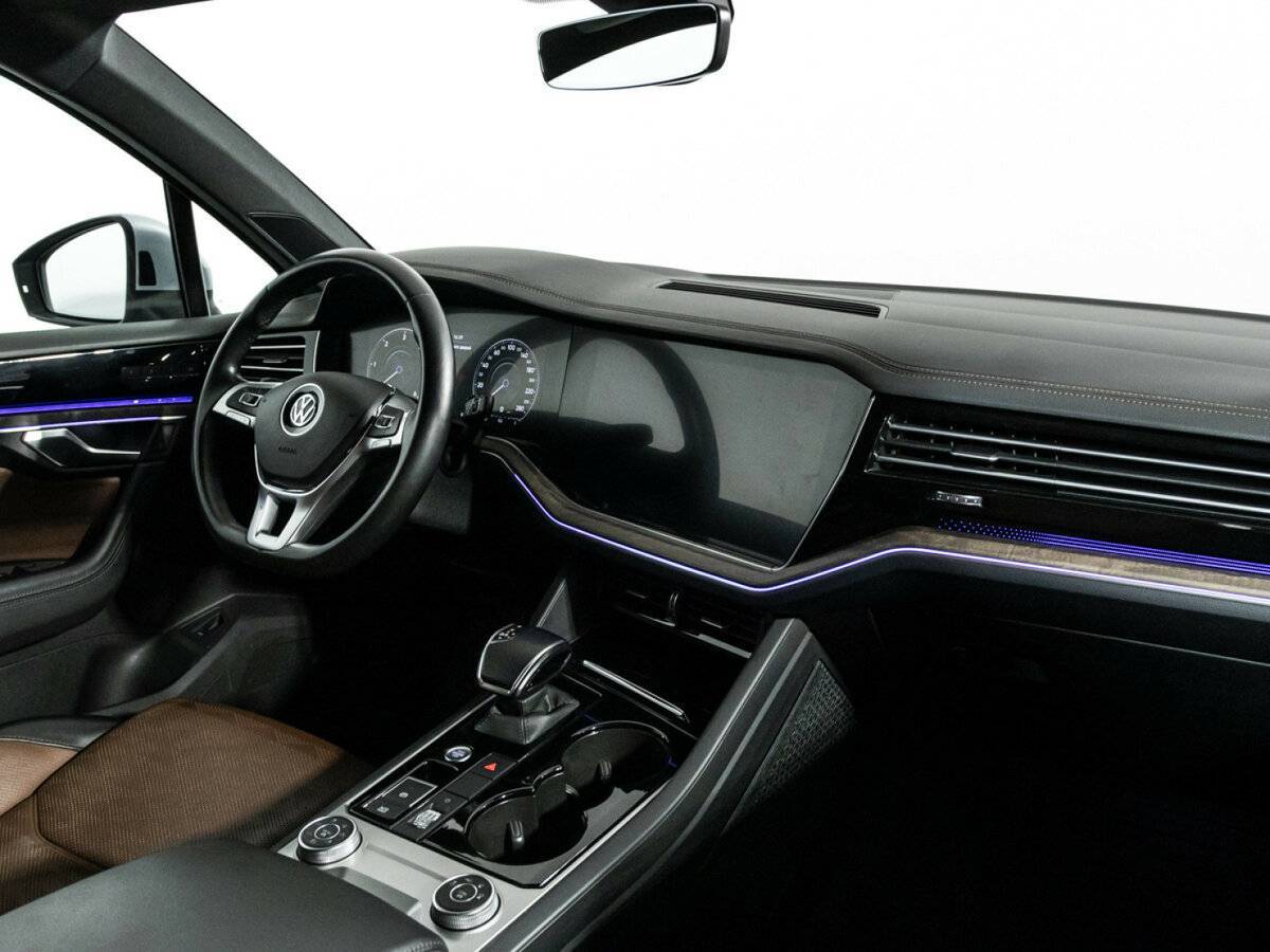 Volkswagen Touareg с пробегом — 2020 год. Фото: #8