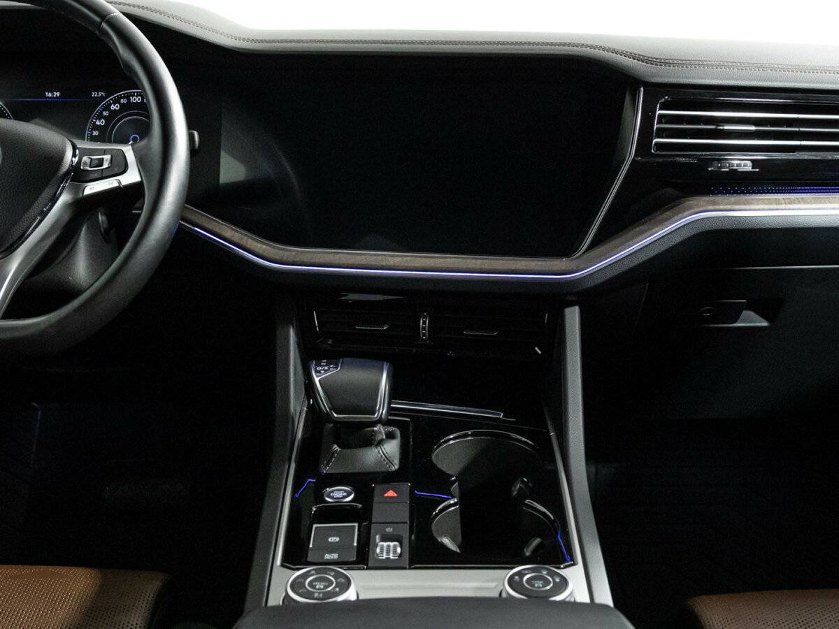 Volkswagen Touareg с пробегом — 2020 год. Фото: #13