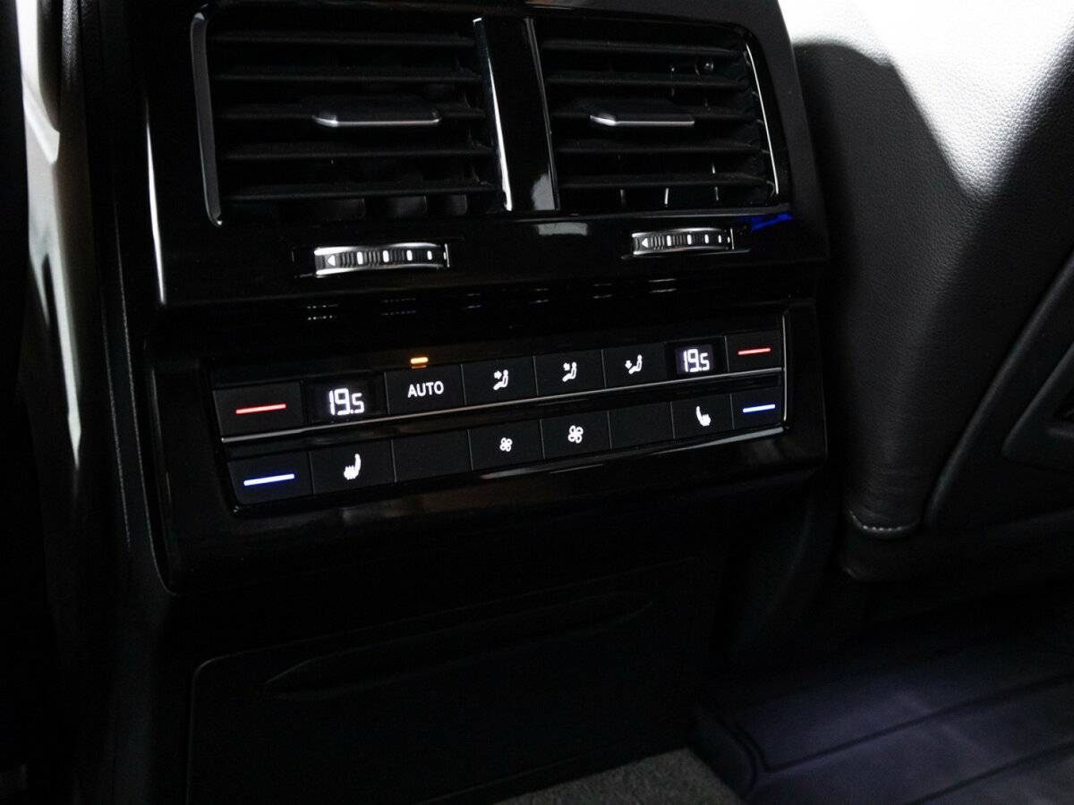 Volkswagen Touareg с пробегом — 2020 год. Фото: #29