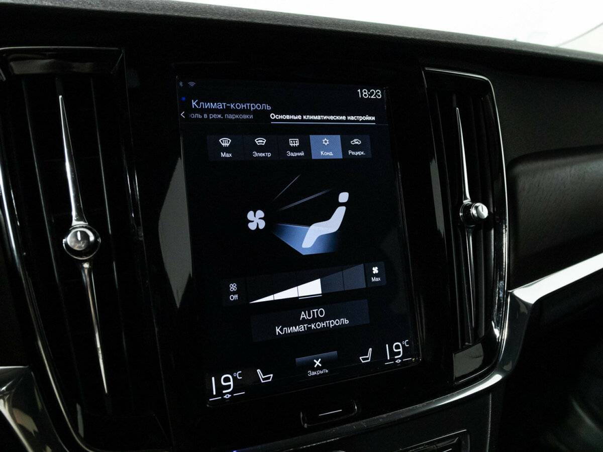 Volvo V90 Cross Country с пробегом — 2017 год. Фото: #17