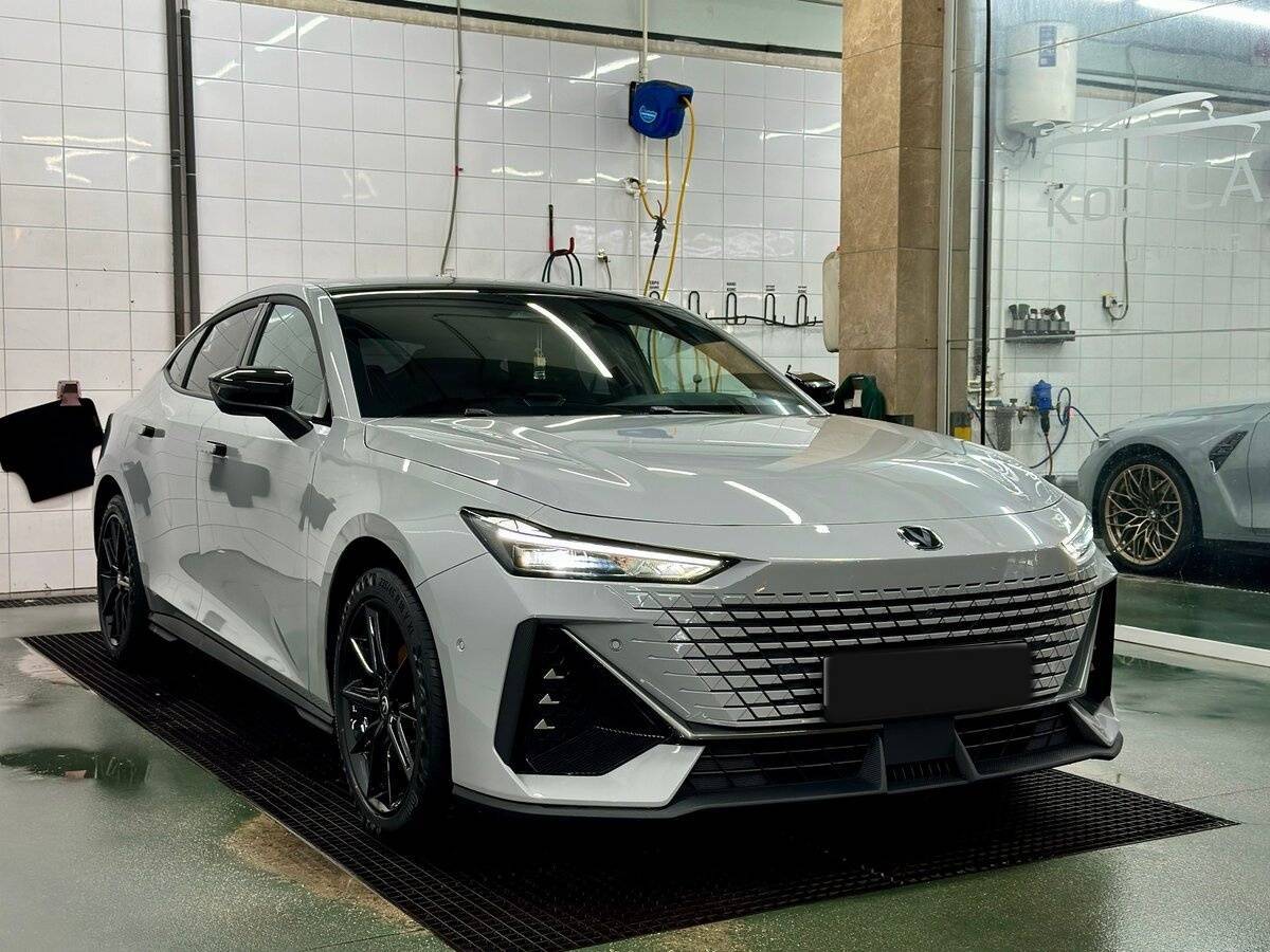 Changan UNI-V с пробегом — 2024 год. Фото: #1