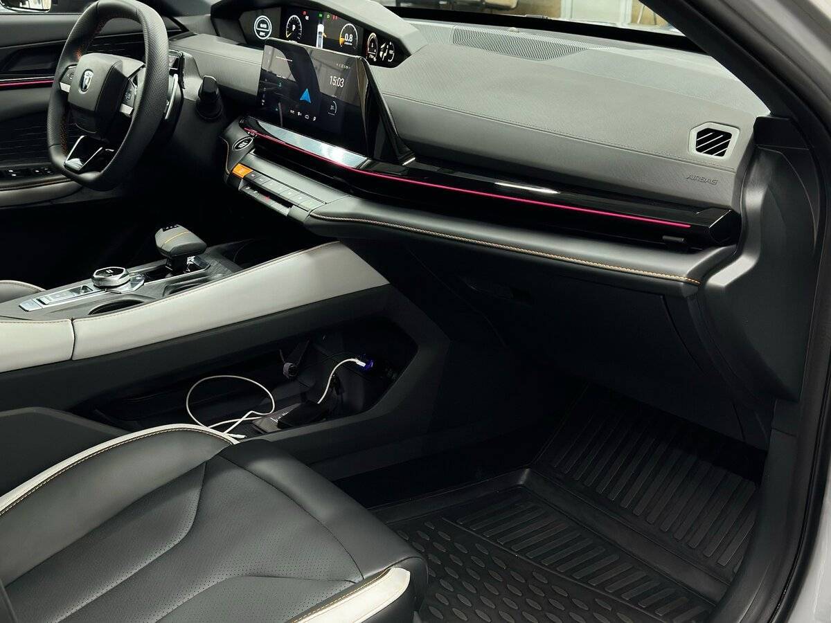 Changan UNI-V с пробегом — 2024 год. Фото: #11