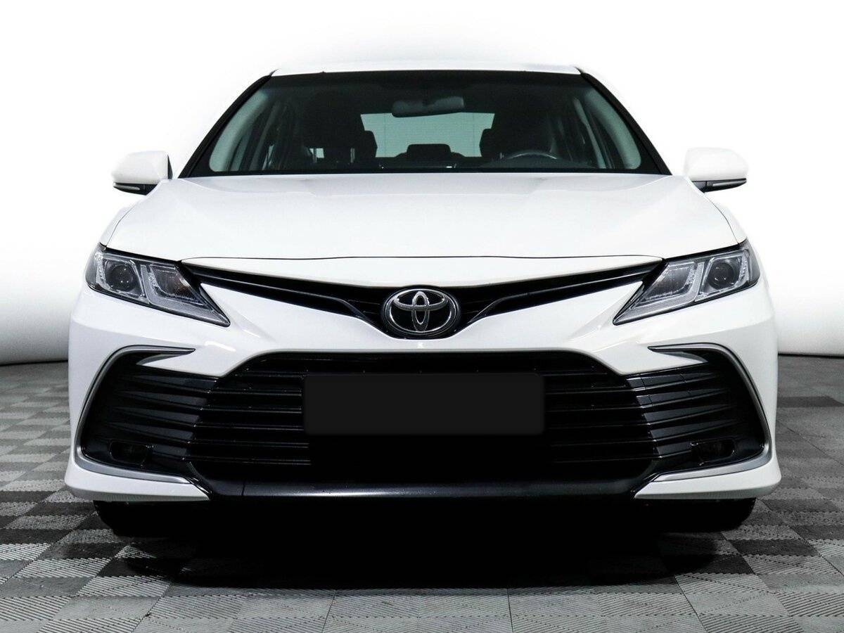 Toyota Camry с пробегом — 2021 год. Фото: #1