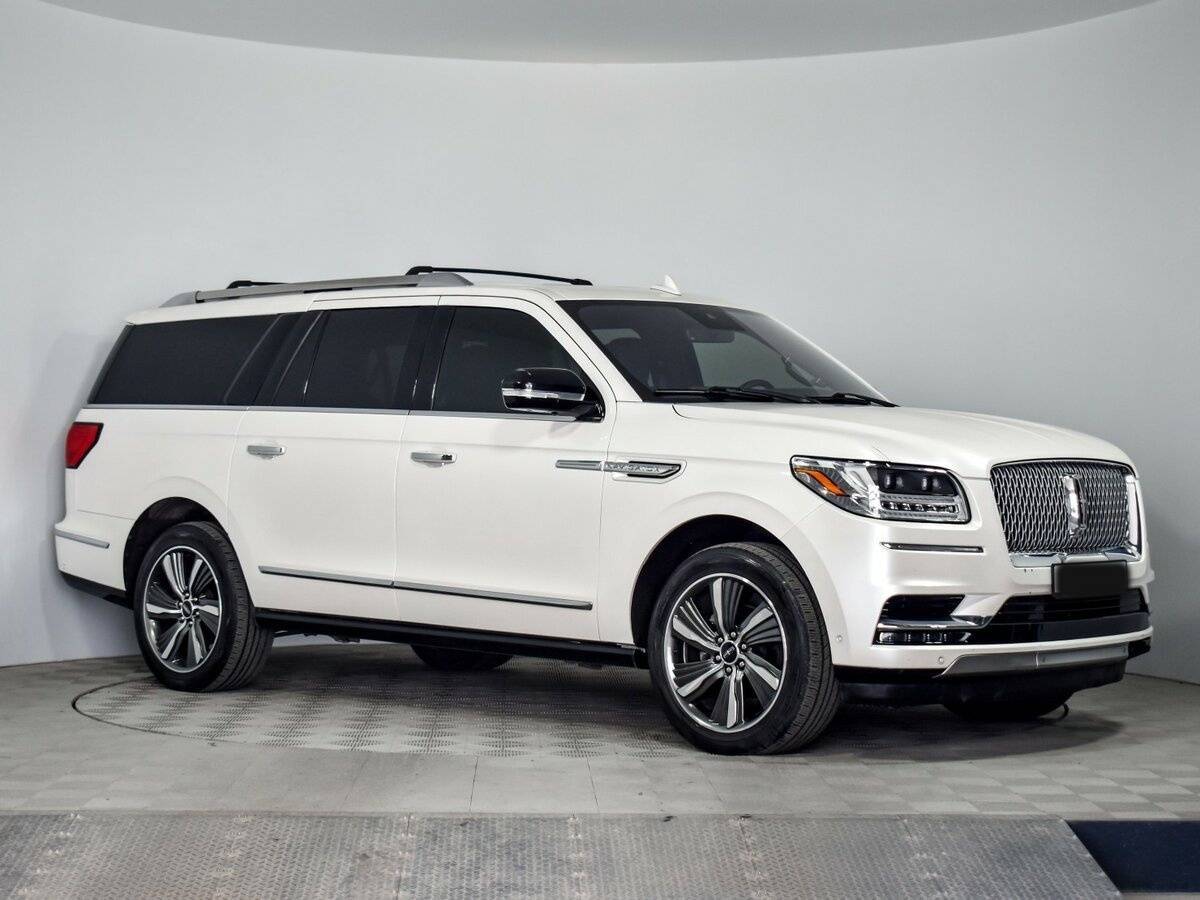 Lincoln Navigator с пробегом — 2018 год. Фото: #1