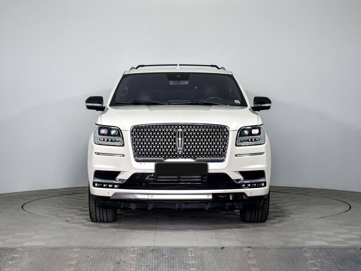 Lincoln Navigator с пробегом — 2018 год. Фото: #2