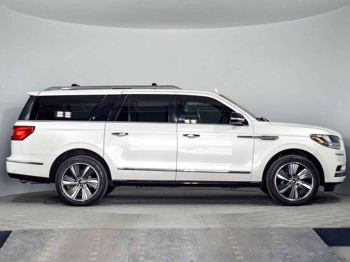 Lincoln Navigator с пробегом — 2018 год. Фото: #3