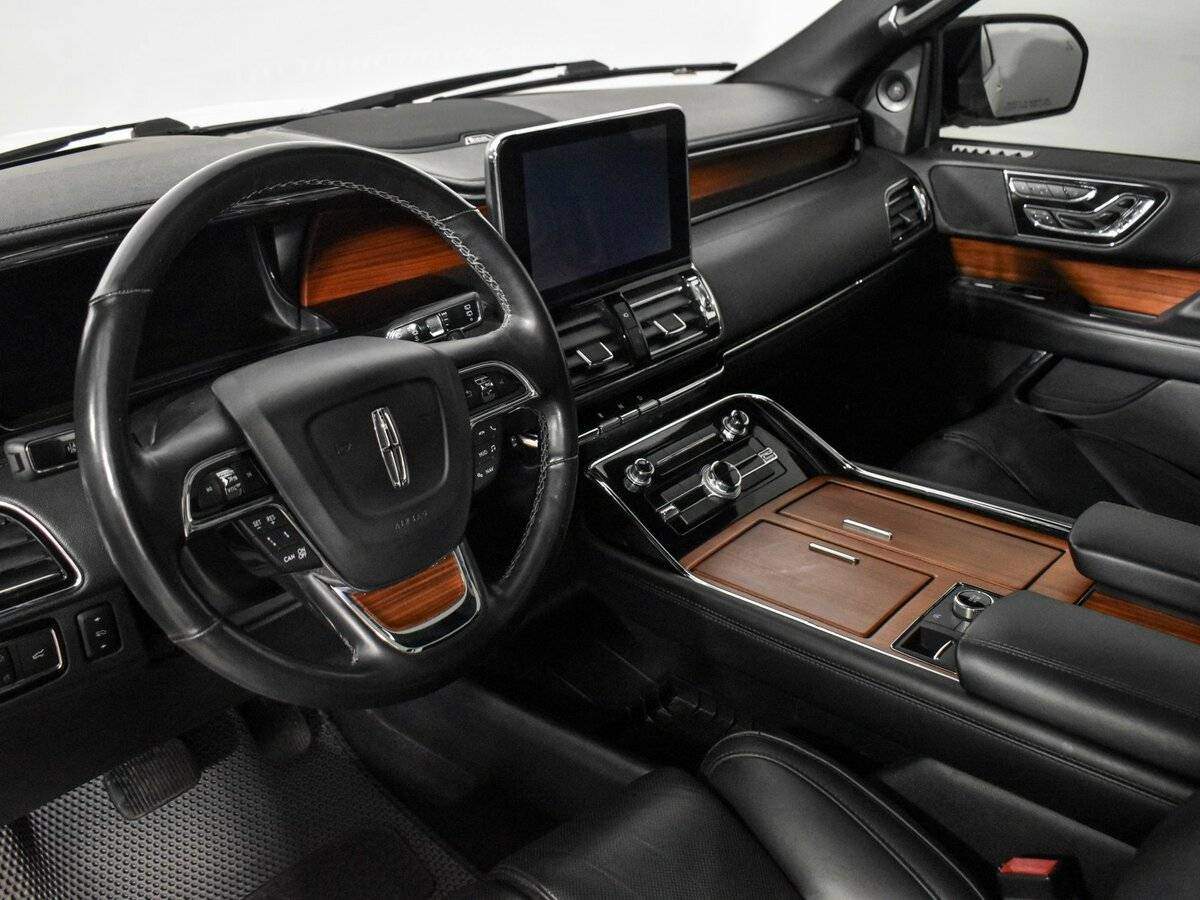 Lincoln Navigator с пробегом — 2018 год. Фото: #8