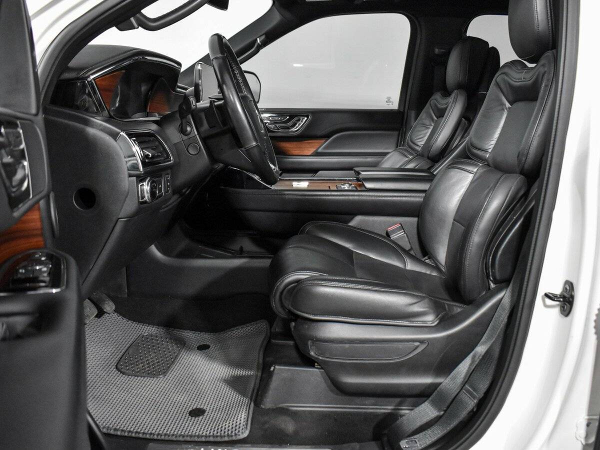 Lincoln Navigator с пробегом — 2018 год. Фото: #9