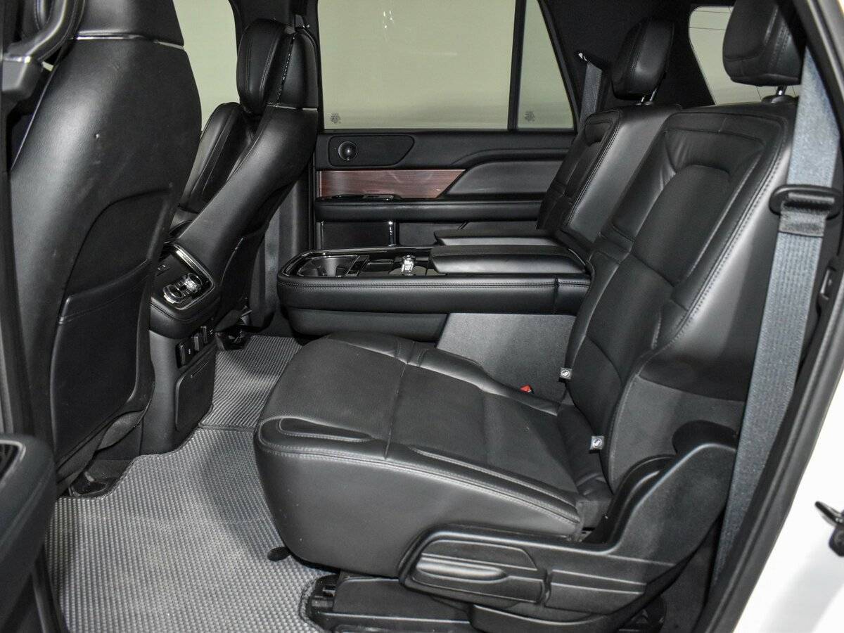 Lincoln Navigator с пробегом — 2018 год. Фото: #10