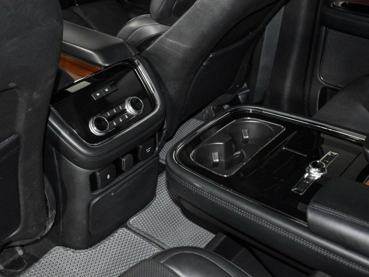 Lincoln Navigator с пробегом — 2018 год. Фото: #11