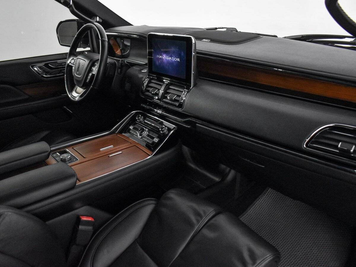 Lincoln Navigator с пробегом — 2018 год. Фото: #15