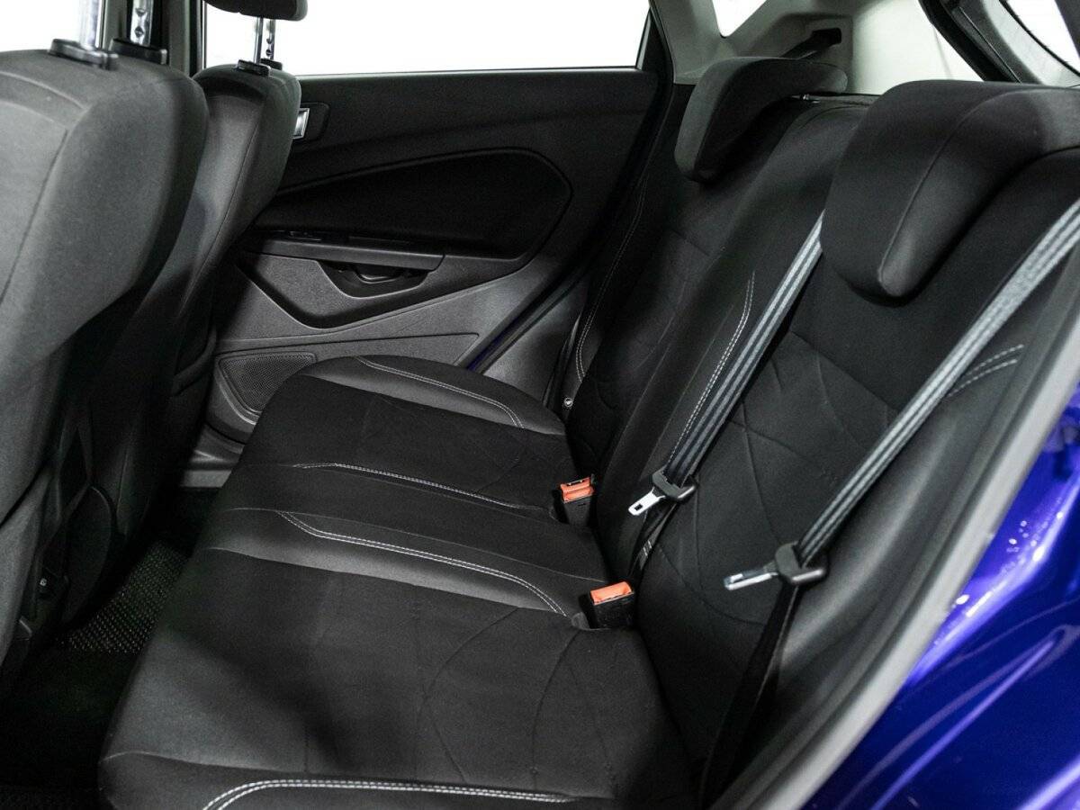 Ford Fiesta с пробегом — 2015 год. Фото: #9