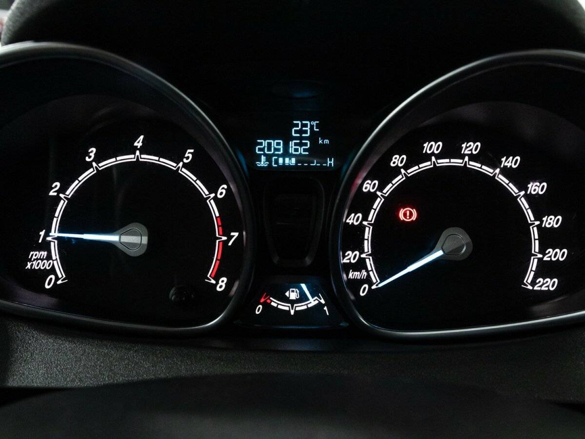 Ford Fiesta с пробегом — 2015 год. Фото: #11