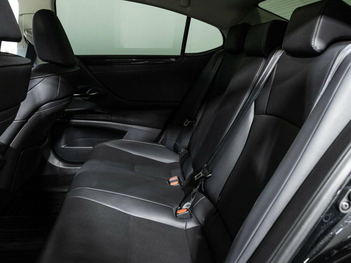 Lexus ES с пробегом — 2021 год. Фото: #9