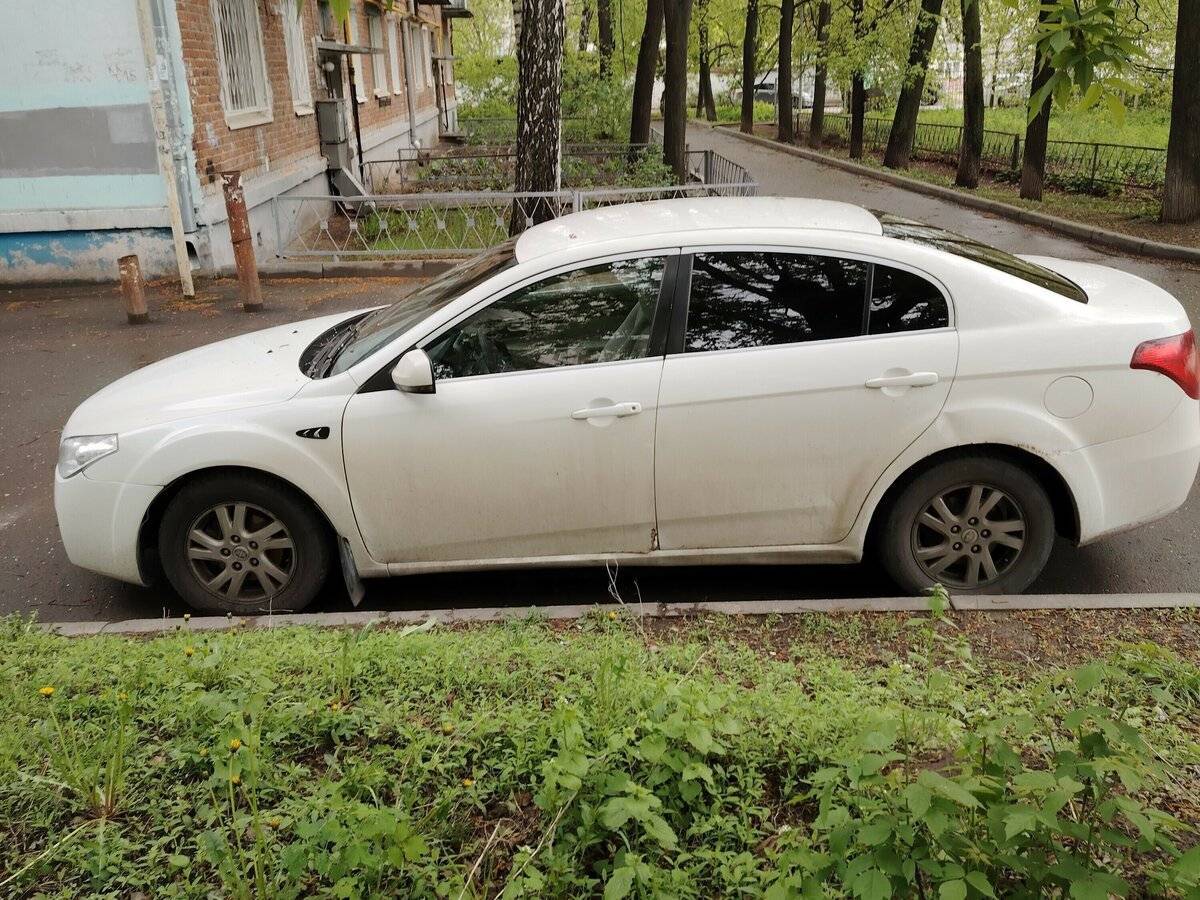 FAW Besturn B50 с пробегом — 2012 год. Фото: #3