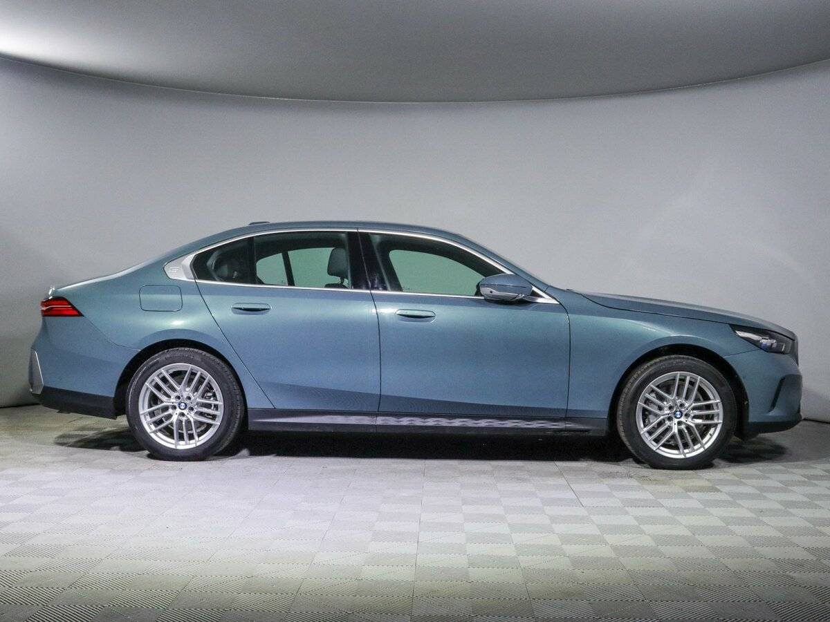 BMW 5 серии с пробегом — 2023 год. Фото: #3