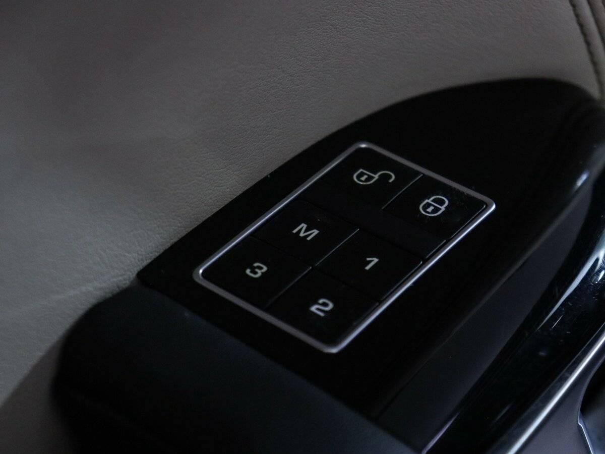 Land Rover Range Rover с пробегом — 2015 год. Фото: #21