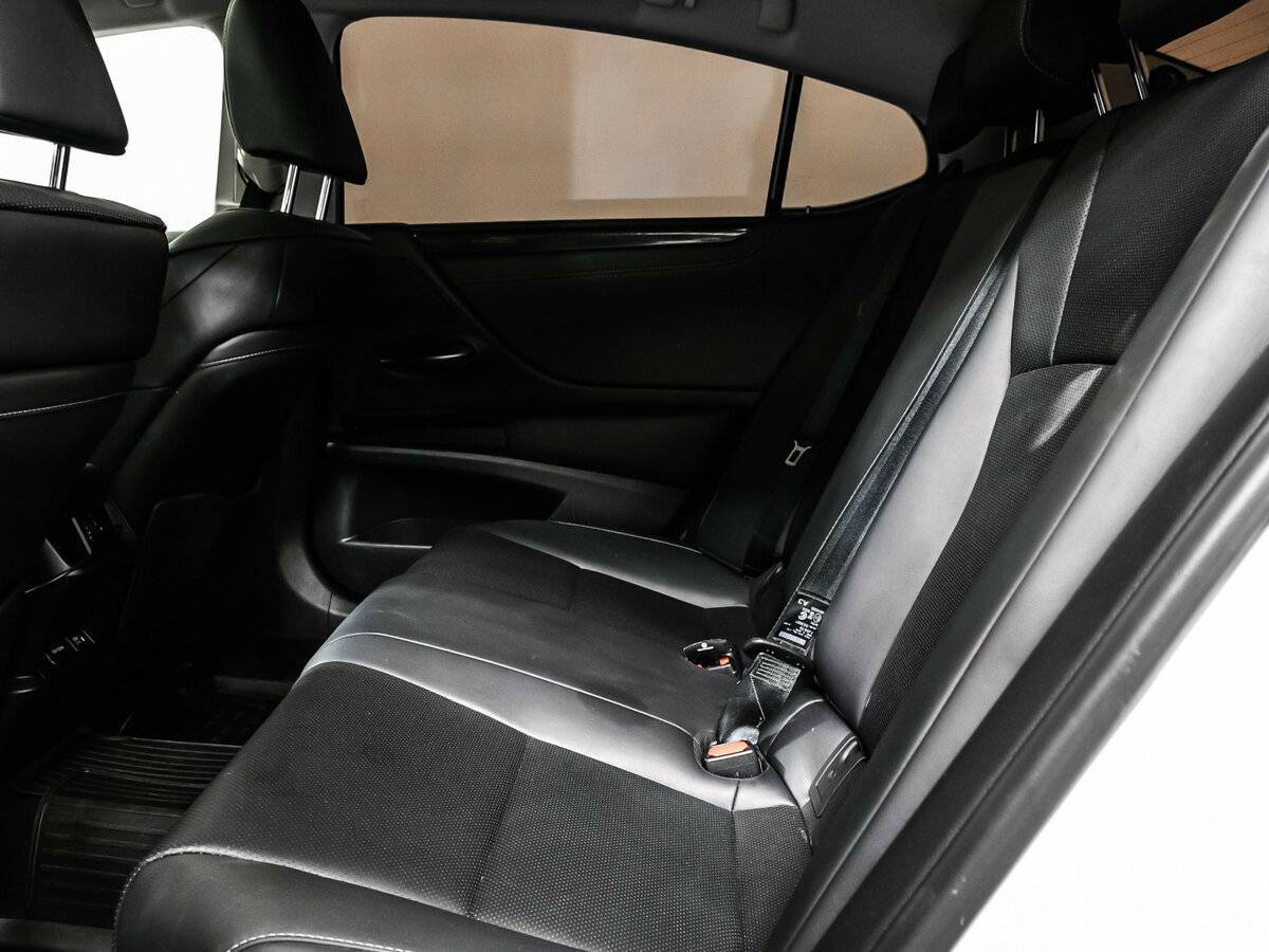 Lexus ES с пробегом — 2021 год. Фото: #11