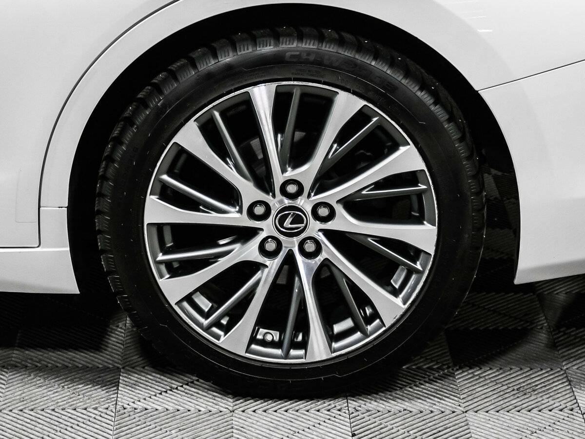 Lexus ES с пробегом — 2021 год. Фото: #13